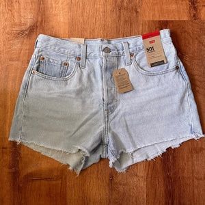 LEVI 501 SHORTS SIZE 29 **NEW**